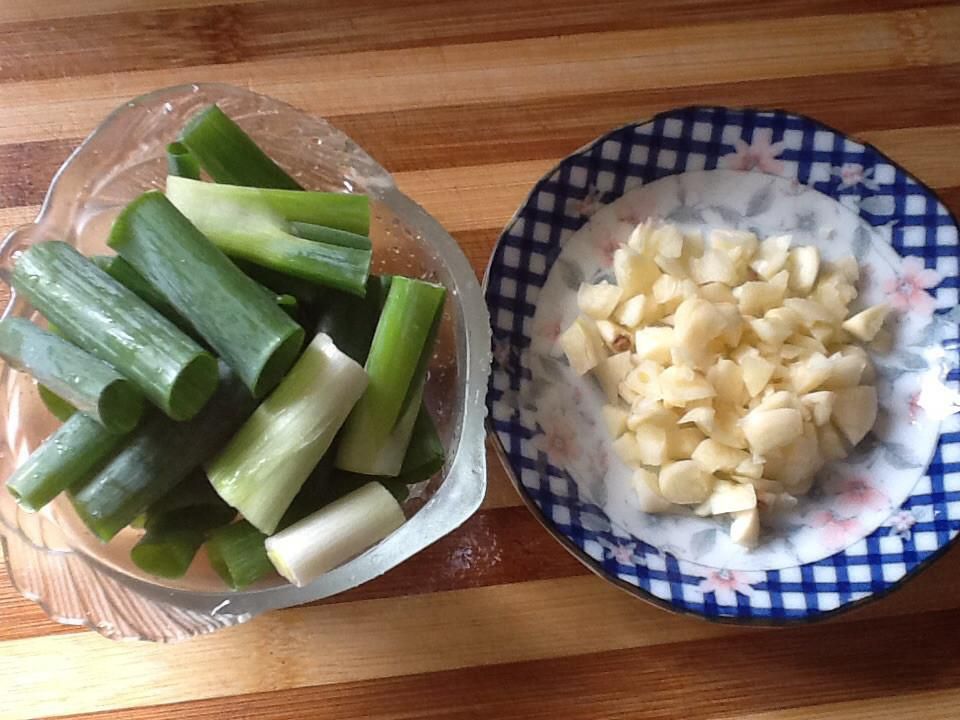 蒜香茄汁虾的加工步骤