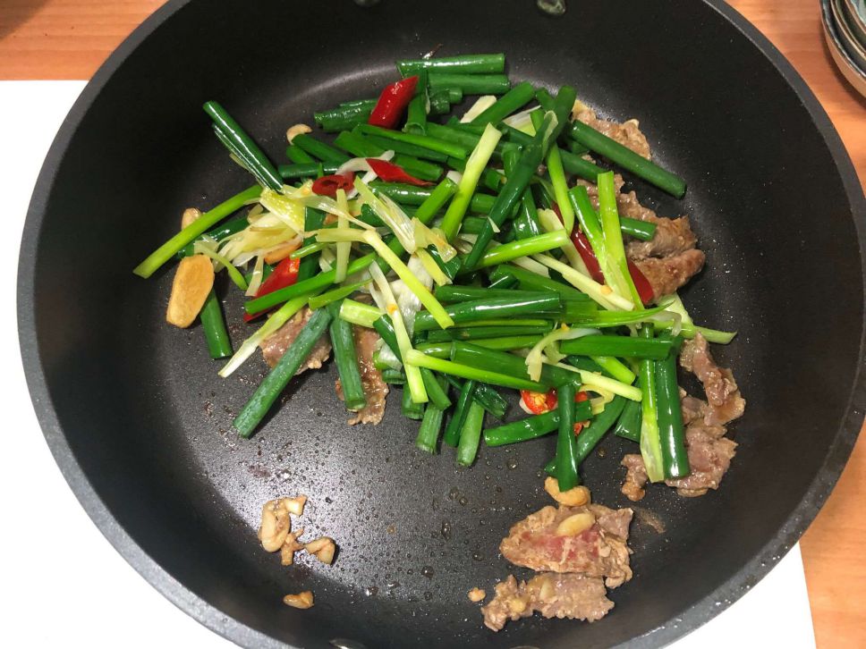 葱爆牛肉/快炒/10分钟料理/家常菜的加工步骤