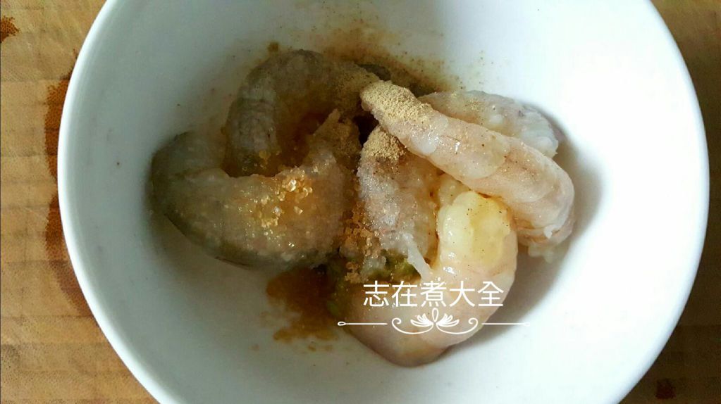 15分钟虾仁炒滑蛋（ 附简易炒滑蛋秘技）的加工步骤