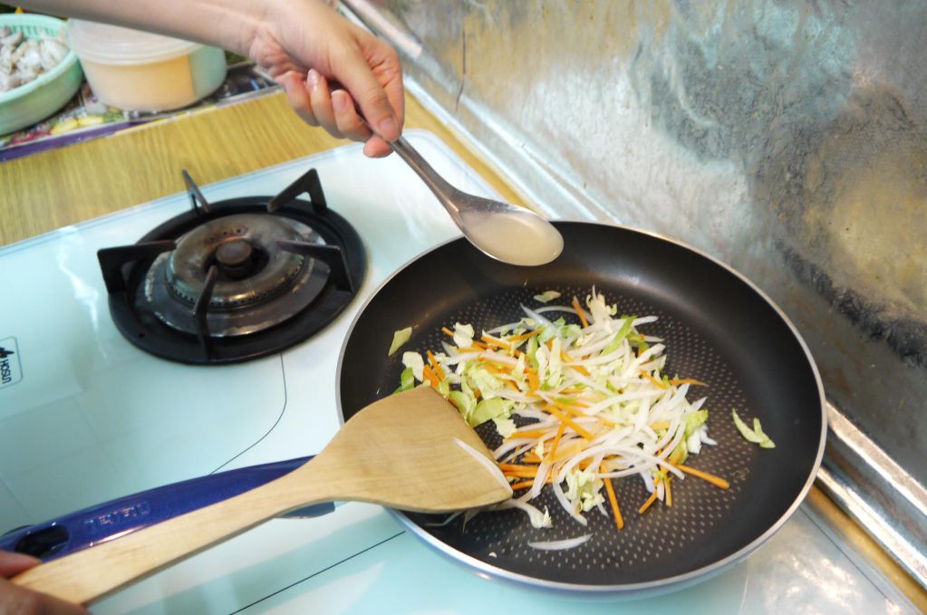 【超健康】味噌蔬食姜黄拉面的加工步骤