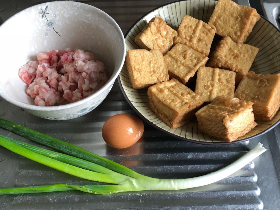 红烧油豆腐镶肉的加工步骤