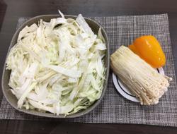 高丽菜排骨炖饭(水波炉料理)