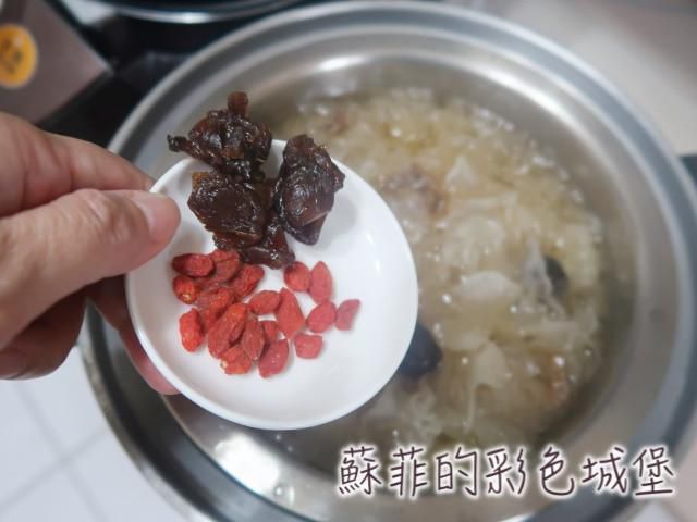 总铺师的秘诀 古早味红枣白木耳露电锅作法的加工步骤