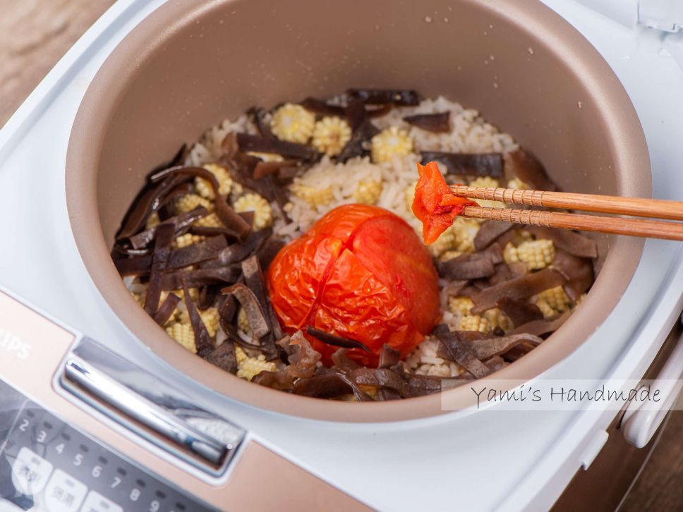 整颗番茄鲜蔬炊饭【电子锅料理】【零厨艺】的加工步骤