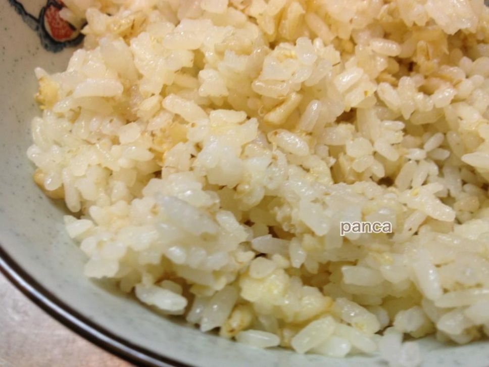 电锅做~酱香奶油拌饭【深夜食堂】。胖卡瘦不了食谱的加工步骤