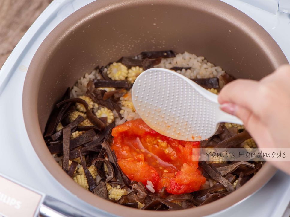 整颗番茄鲜蔬炊饭【电子锅料理】【零厨艺】的加工步骤