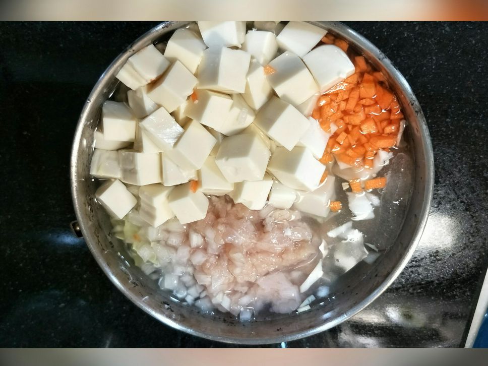 宝宝副食（8M）洋葱鸡肉豆腐粥的加工步骤