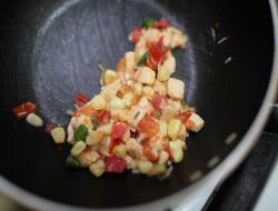 宝宝食谱【蕃茄鸡肉比萨饺】(免揉免发酵)