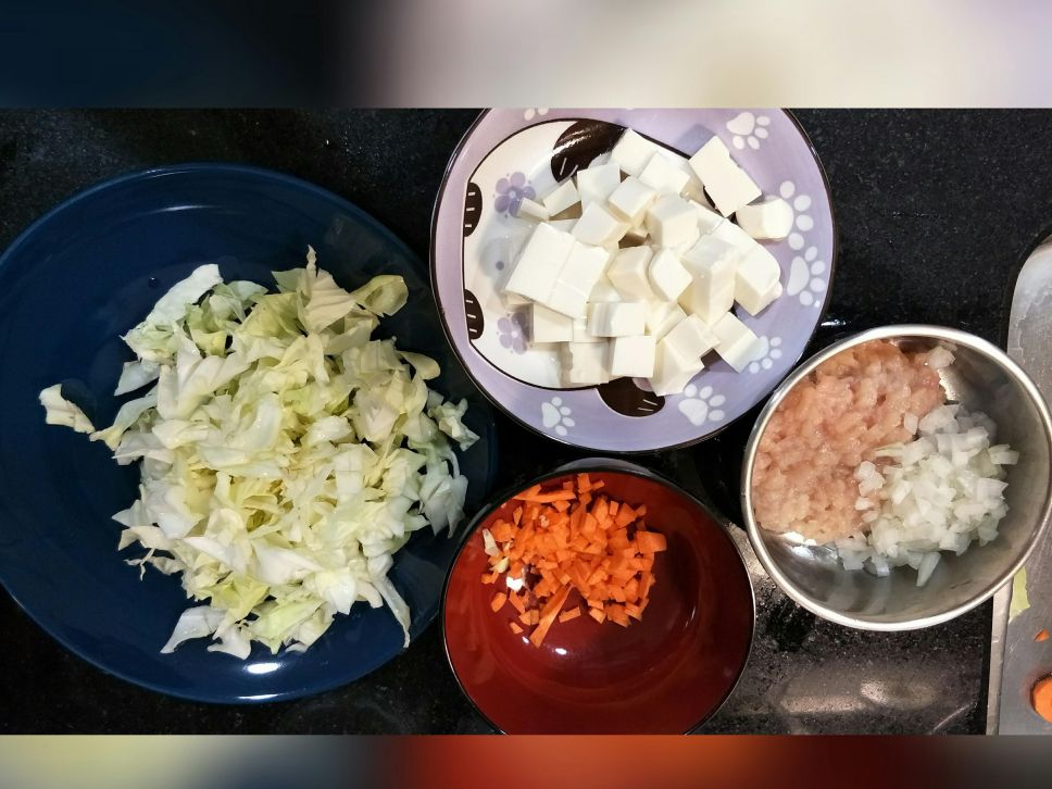 宝宝副食（8M）洋葱鸡肉豆腐粥的加工步骤