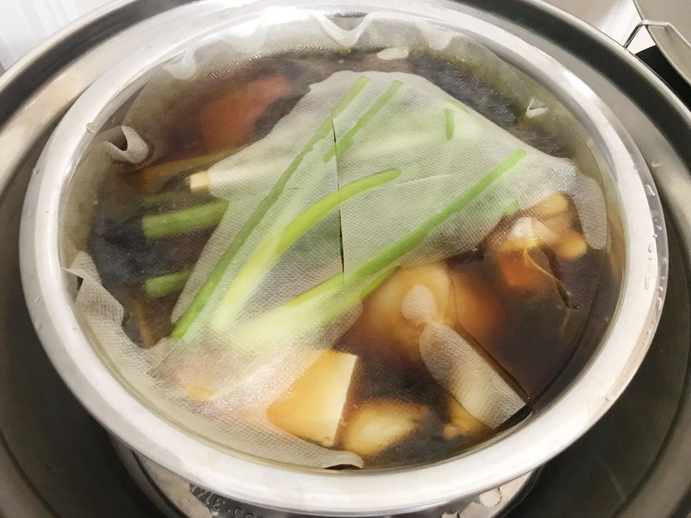 茶香啤酒滷鸡腿(电锅料理)的加工步骤