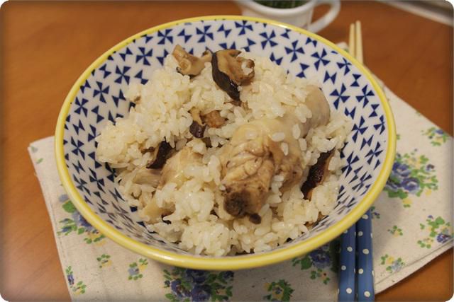 用电锅煮"麻油鸡饭"~香气诱人好美味!!的加工步骤