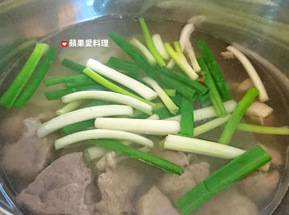 莲藕排骨汤（电锅）的加工步骤