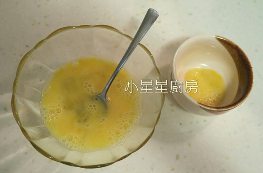 莓果炼乳司康(草莓&蔓越莓)的加工步骤