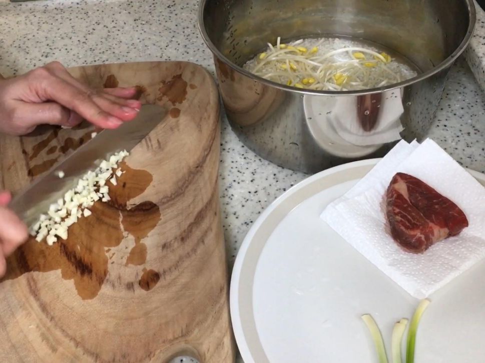 韩式黄豆芽拌饭（콩나물밥)简易电锅版的加工步骤