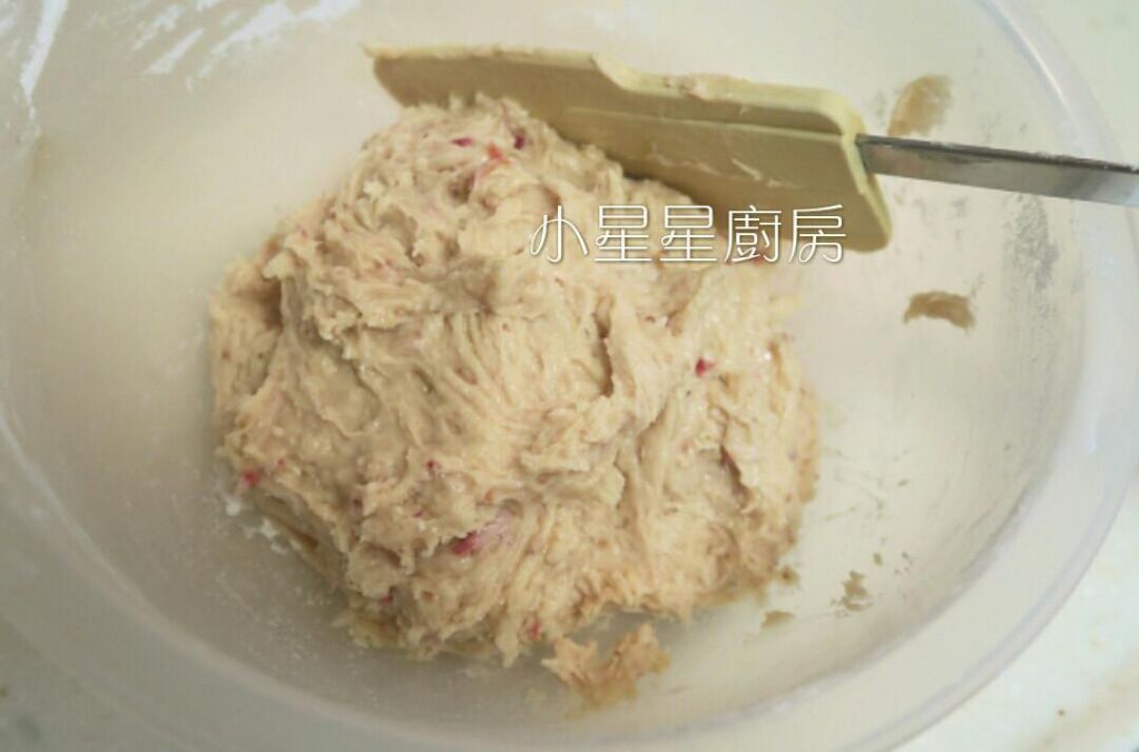 莓果炼乳司康(草莓&蔓越莓)的加工步骤