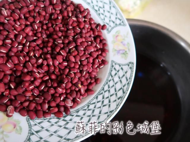 紫米红豆汤圆粥（电锅版之红豆免泡水煮法）的加工步骤