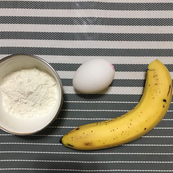 【宝宝食谱】简易香蕉煎饼。手指食物的加工步骤