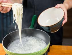 麻油蛋赤肉面线-豆油伯甘田酱油