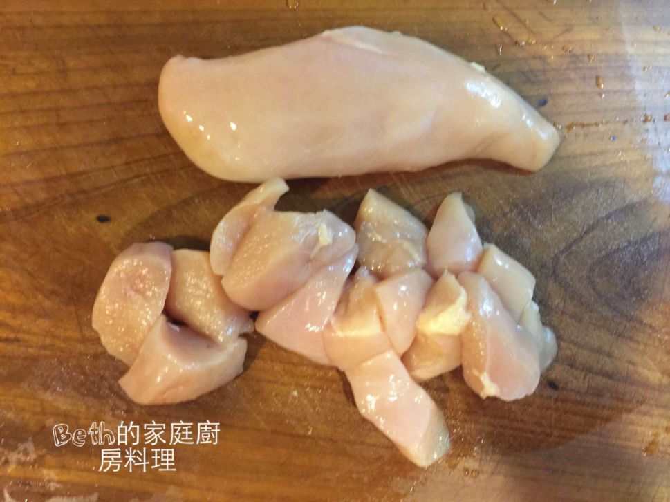 南瓜鸡肉香菇炊饭，电锅料理的加工步骤