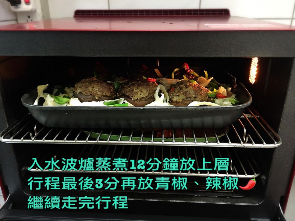 牛肉香菇堡煨高丽菜丝(水波炉料理)的加工步骤