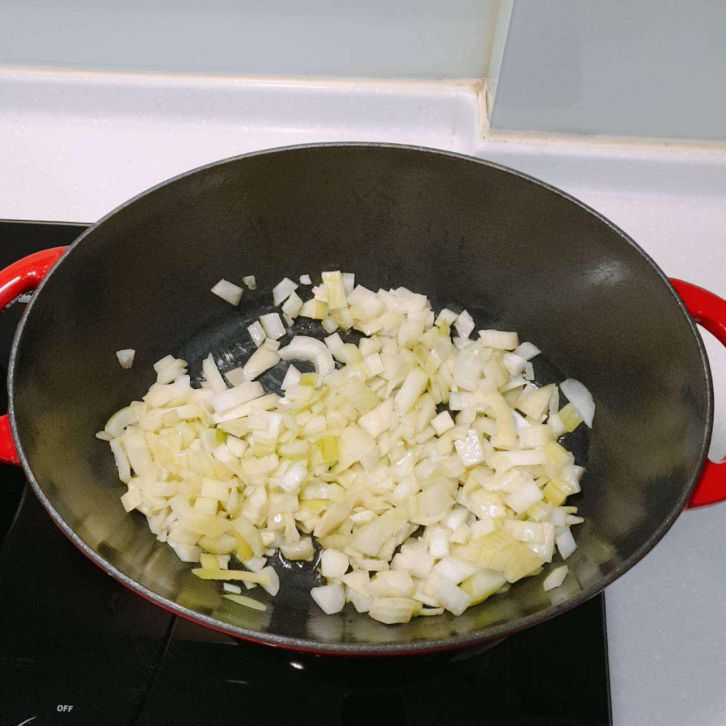 铸铁锅咖喱鸡肉饭的加工步骤