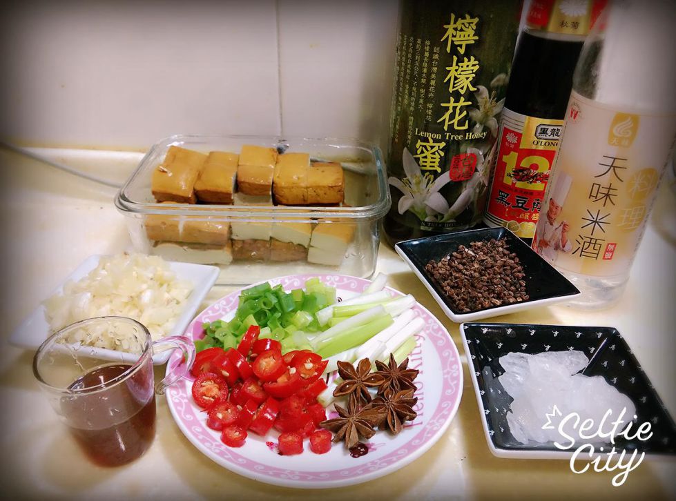 蜜の酱烧滷豆干…的加工步骤