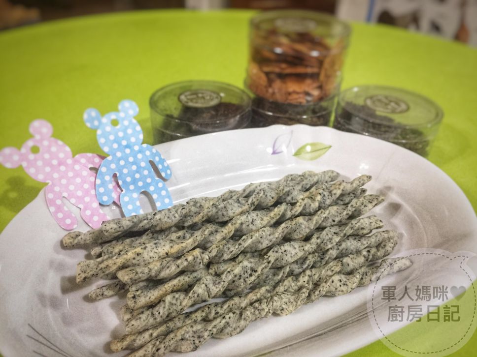 幼儿食谱👶芝麻牛奶棒的加工步骤