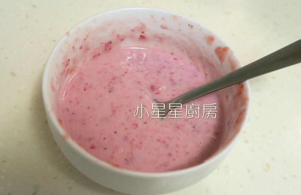 莓果炼乳司康(草莓&蔓越莓)的加工步骤