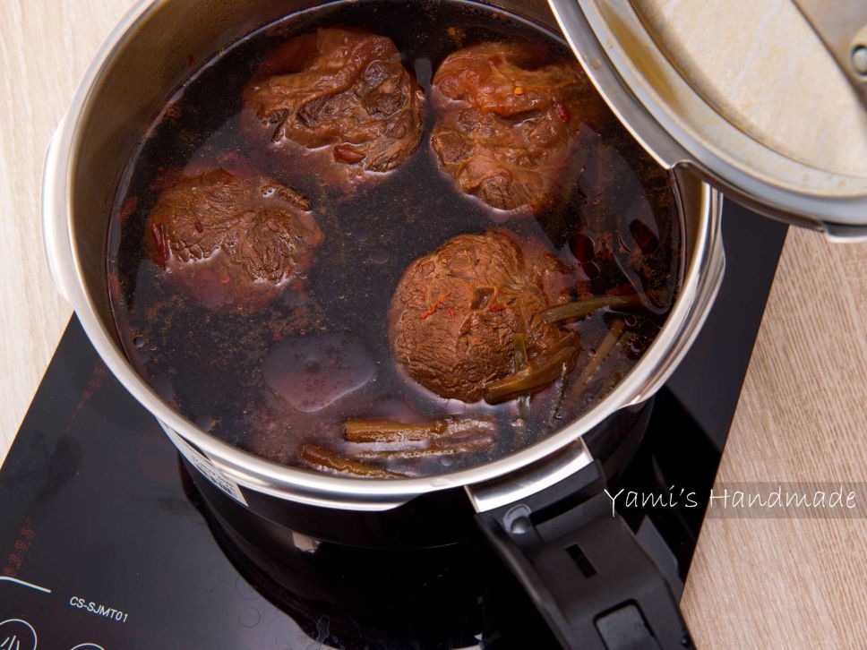 香辣滷牛腱【压力锅料理】【下酒常备菜】的加工步骤