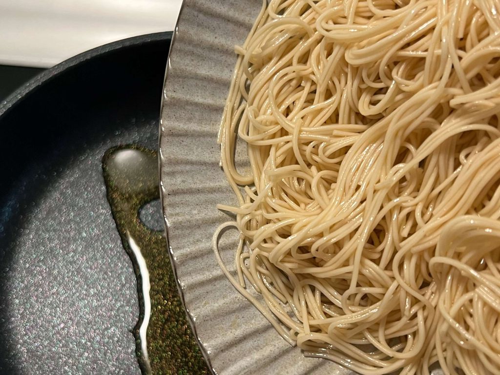 超酥脆的🌳古早味「麻油面线煎饼」🌼的加工步骤