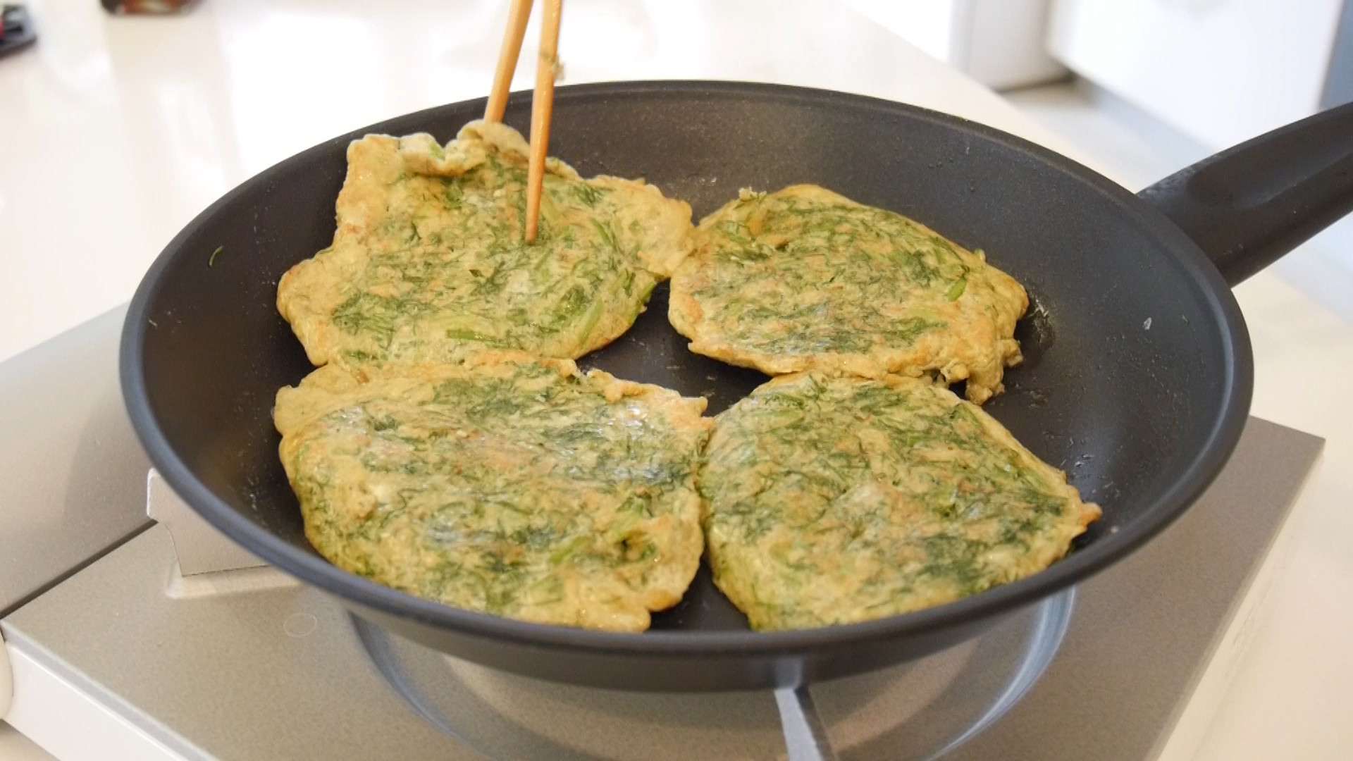 古早味麻油香煎茴香蛋 ( 视频 )的加工步骤