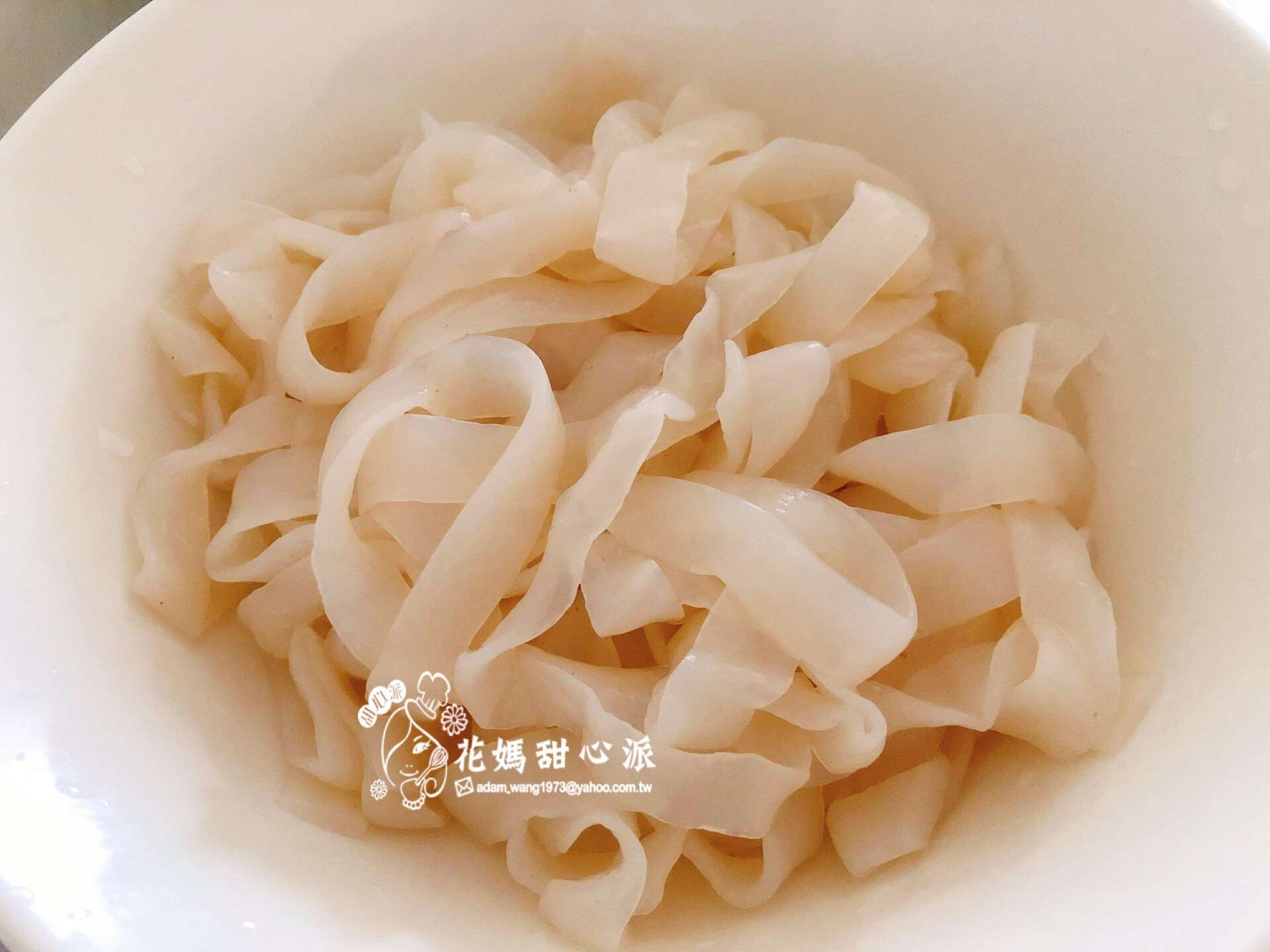 韩式泡菜鸡丝河粉锅（15分钟低卡料理）的加工步骤