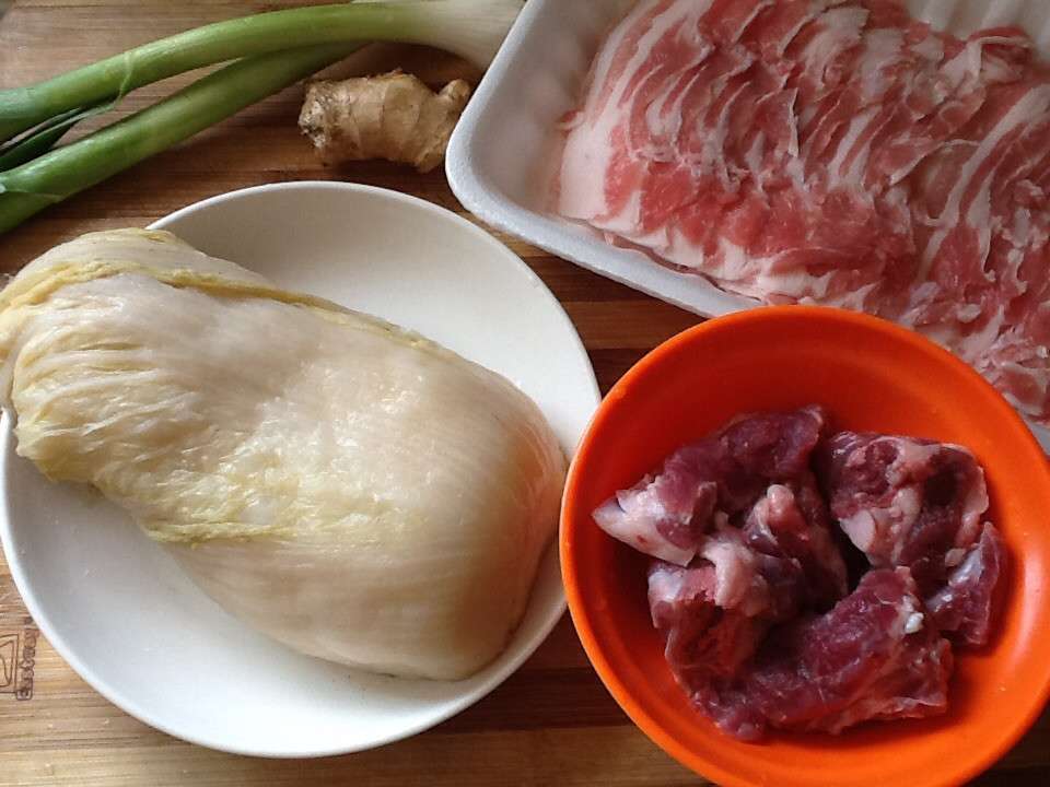 酸菜白肉锅的加工步骤