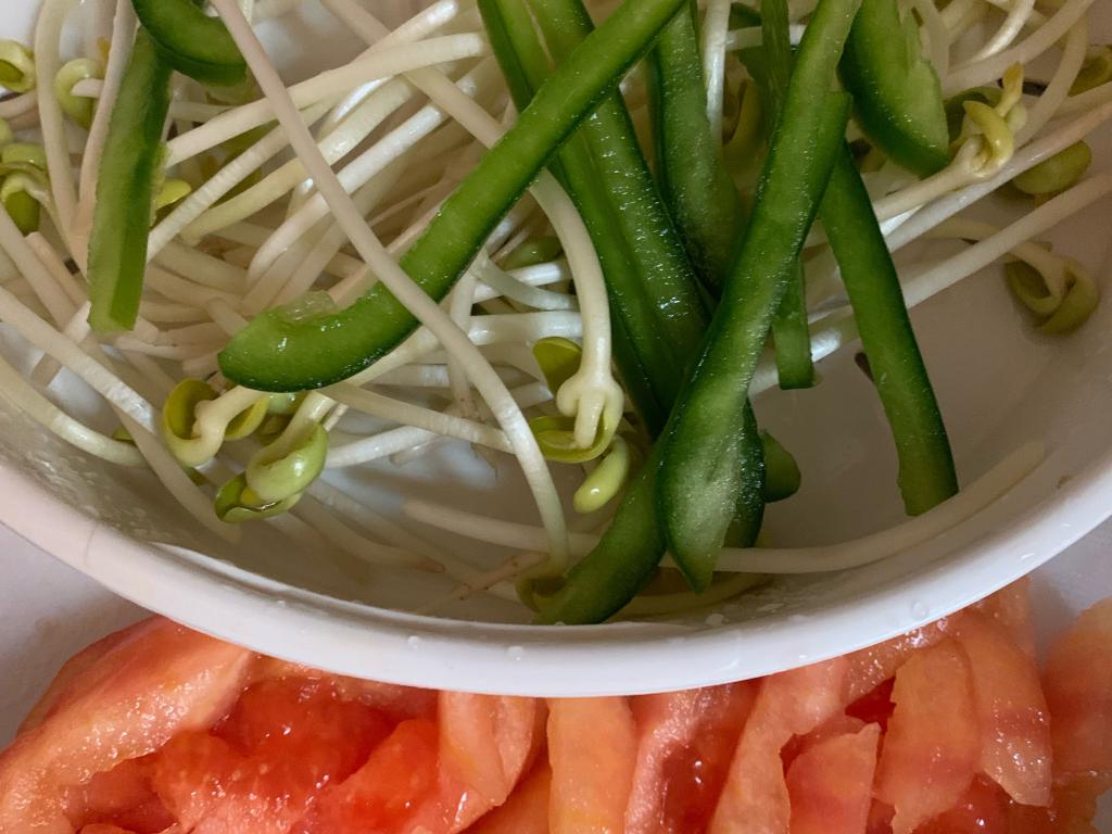 大豆芽炒嫩牛肉饭😉美味营养又简单的加工步骤