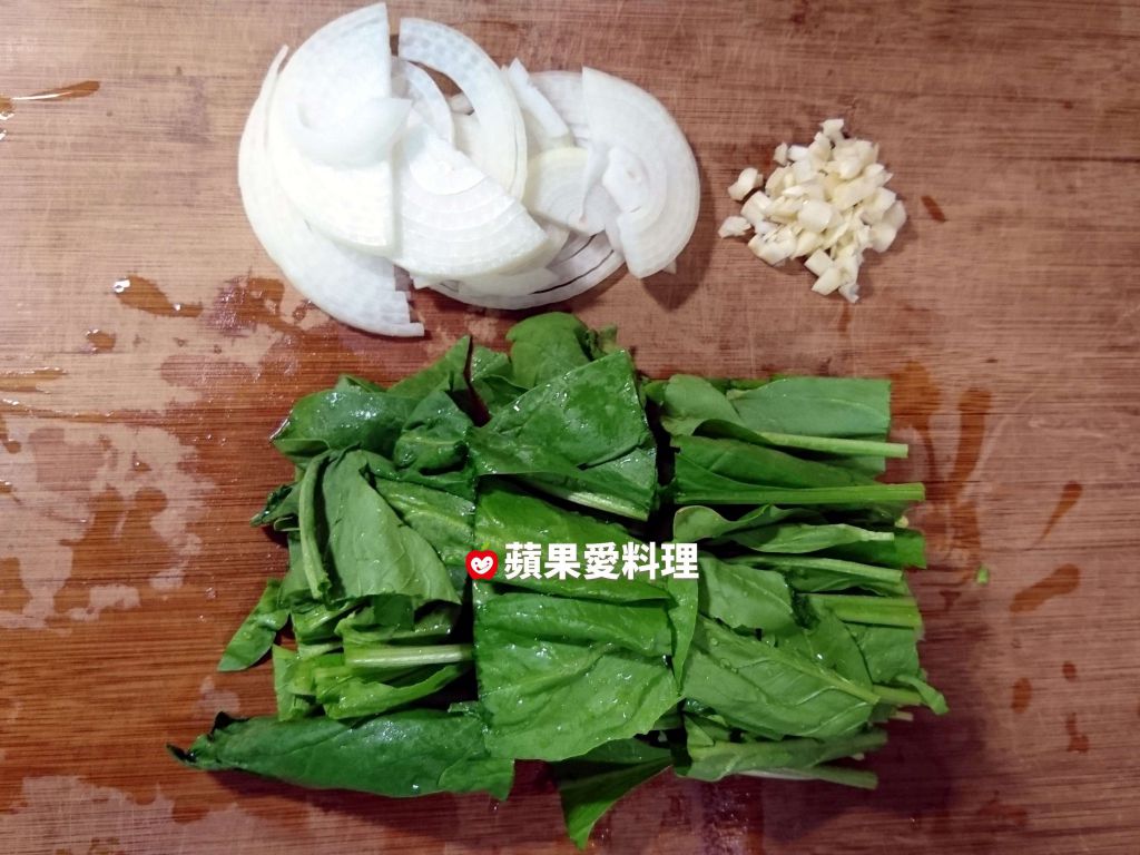 粉红酱菠菜意大利面（无奶油。低卡清爽）的加工步骤