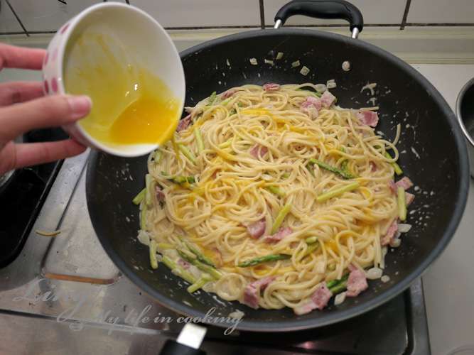 西式♪ 芦笋培根奶油意大利面 Asparagus Bacon cream pasta的加工步骤