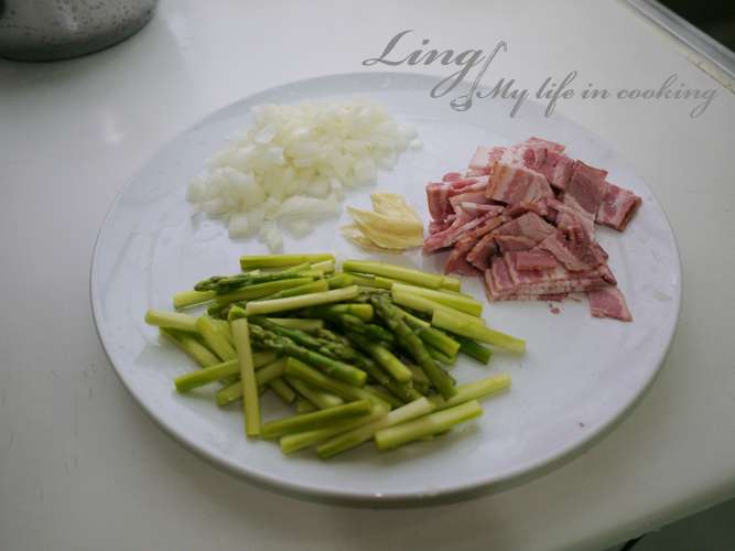 西式♪ 芦笋培根奶油意大利面 Asparagus Bacon cream pasta的加工步骤