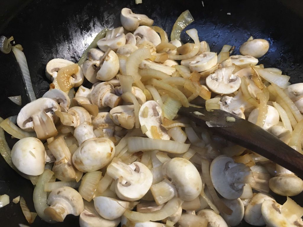 芦笋鸡肉白酱笔管面的加工步骤