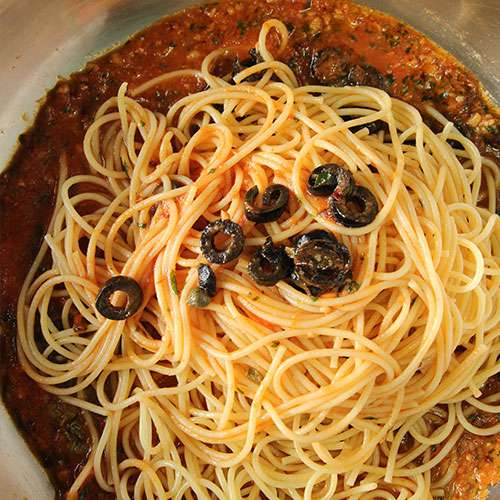 意大利烟花女面 Spaghetti alla Puttanesca的加工步骤