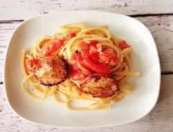 香煎干贝番茄罗勒意大利面 Tomato and Basil Pasta with Seared Scallops