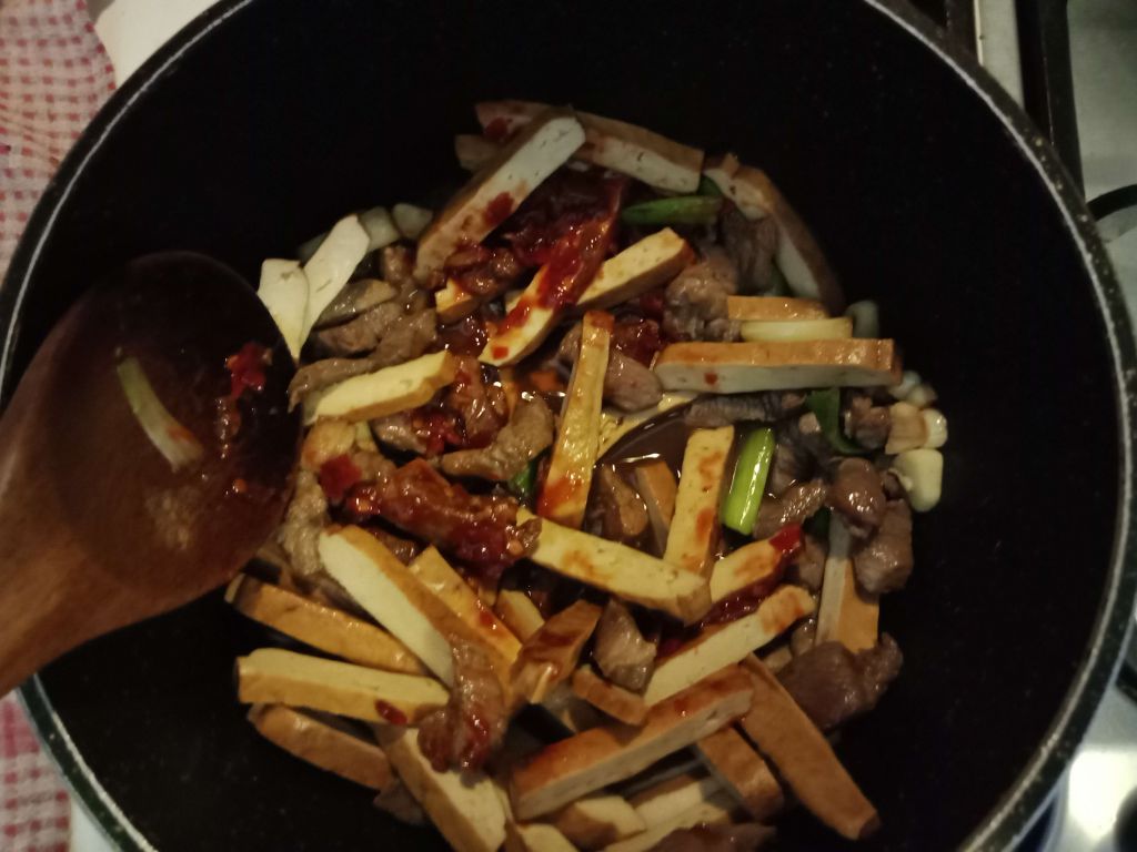 辣瓣豆干肉丝的加工步骤