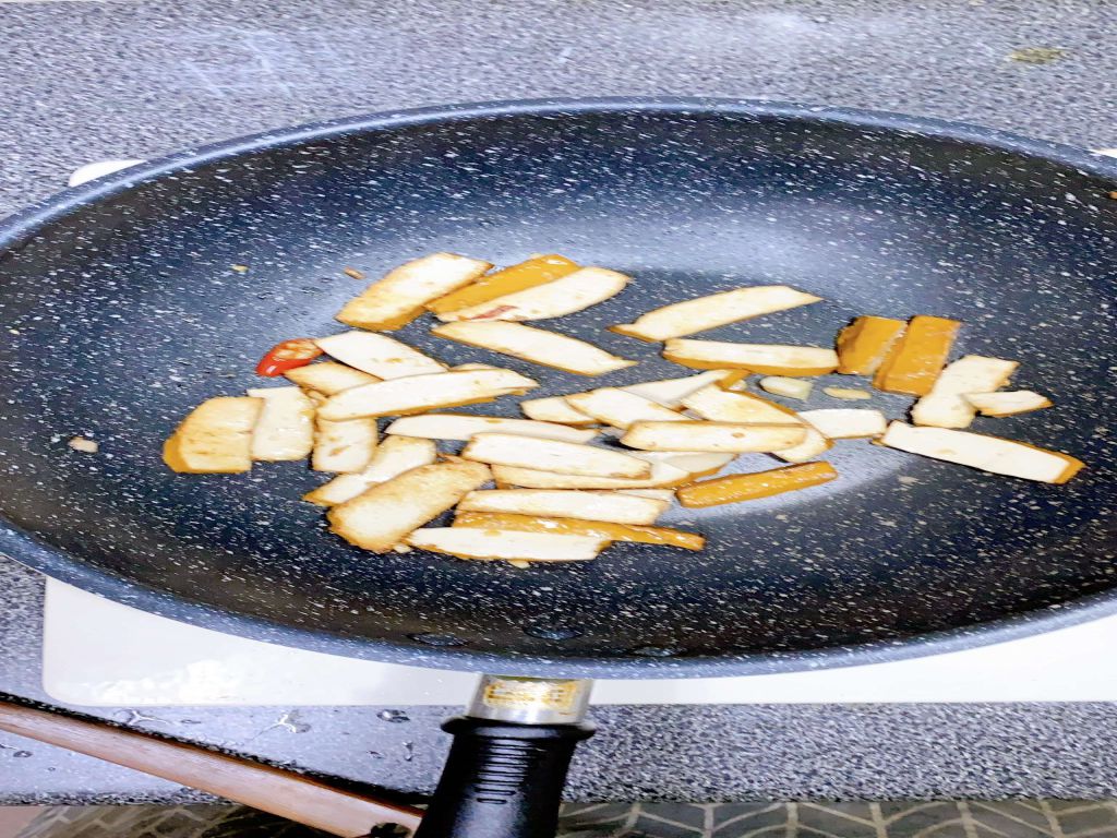 ［家常料理］糯米椒炒肉丝豆干的加工步骤