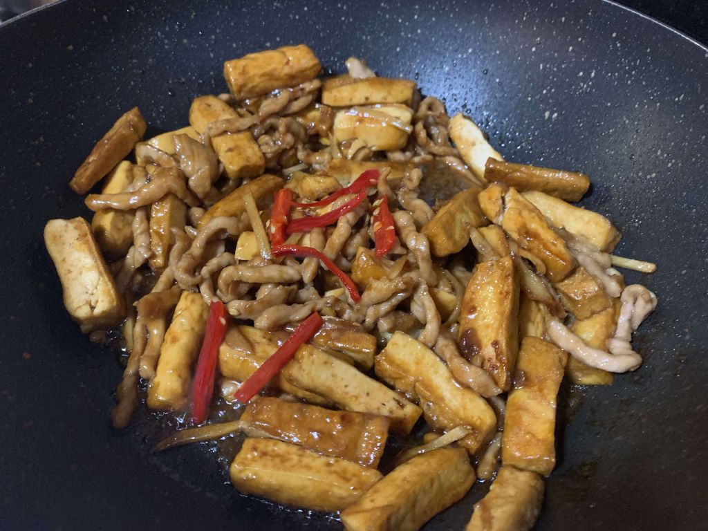 豆干炒肉丝的加工步骤