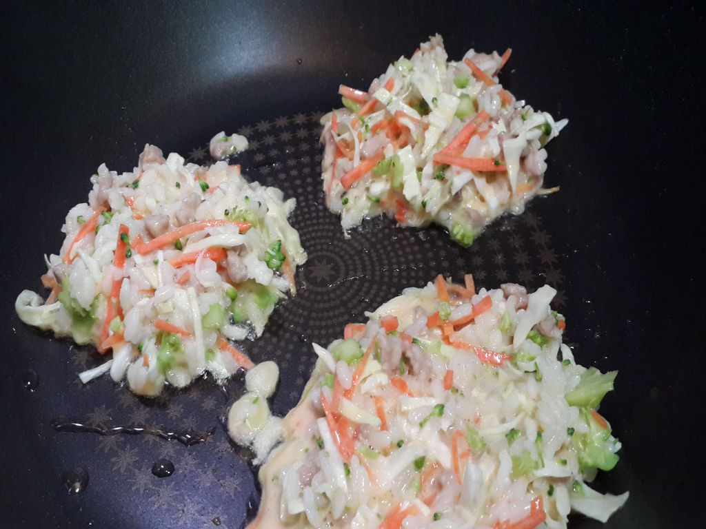 白饭煎饼~剩饭料理的加工步骤