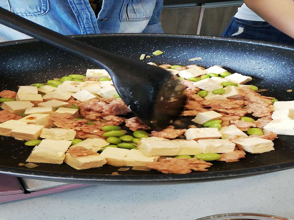 蔬食料理，新猪肉麻婆豆腐的加工步骤