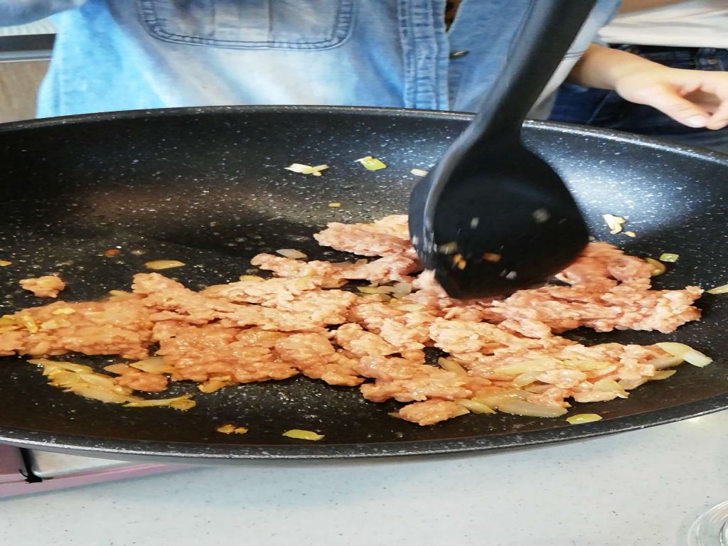 蔬食料理，新猪肉麻婆豆腐的加工步骤