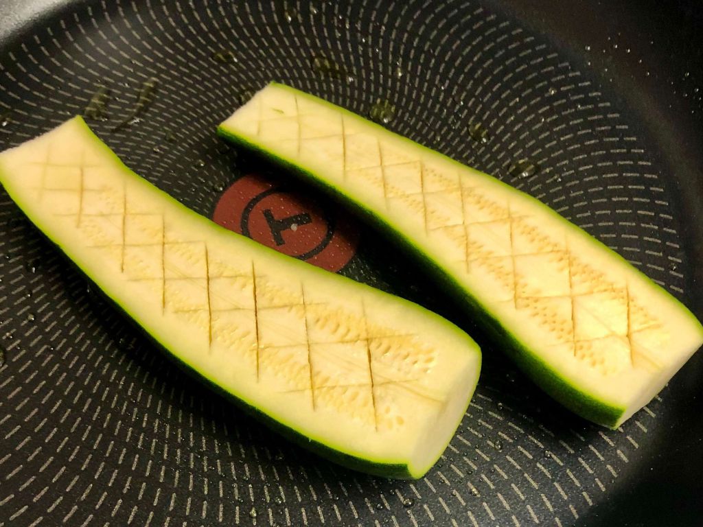 低卡料理🥒盐烤栉瓜的加工步骤