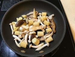 滑蛋菇菇蔬食丼饭