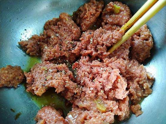 和风素肉燥吐司卷饼〞蛋奶素的低卡轻食卷饼的加工步骤