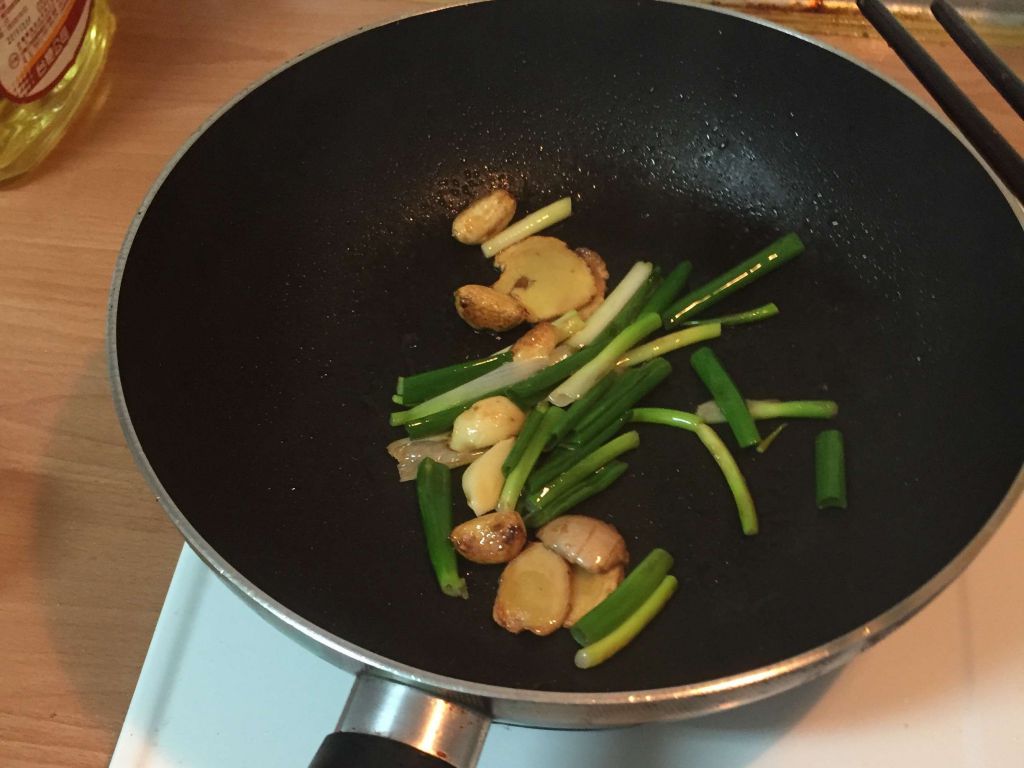 素食也可食用的三杯杏鲍菇的加工步骤